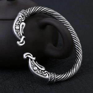 Bracelet argenté de Lagertha la femme guerrière au bouclier