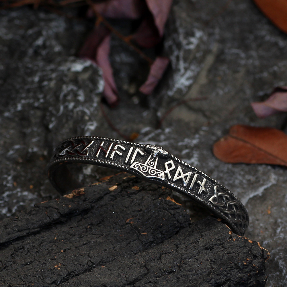 Bracelet viking orné du marteau de Thor couleur argent Bracelet viking orné du marteau de Thor couleur argent