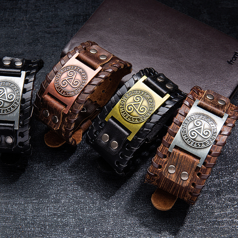Bracelet viking Triskell en cuir nordique Bracelet viking Triskell en cuir nordique