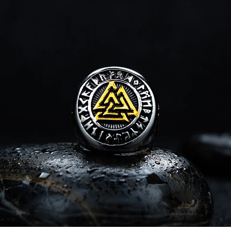 Chevalière Viking Valknut cernée de Runes Chevalière Viking Valknut cernée de Runes
