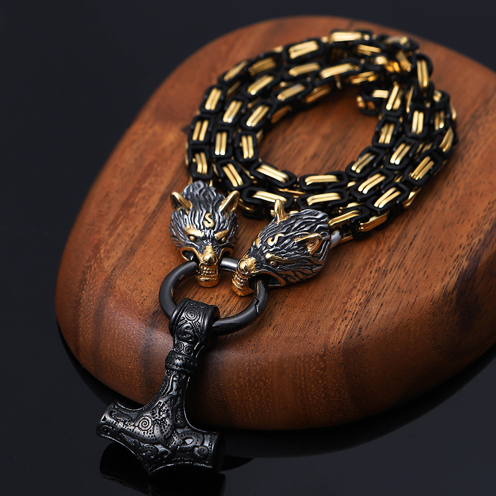 Collier du loup Fenrir et son pendentif Mjöllnir de couleur noire Collier du loup Fenrir et son pendentif Mjöllnir de couleur noire