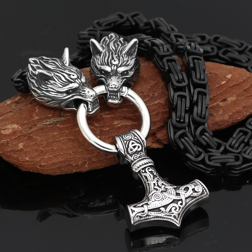 Collier viking Fenrir noir avec son pendentif Mjöllnir argenté Collier viking Fenrir noir avec son pendentif Mjöllnir argenté