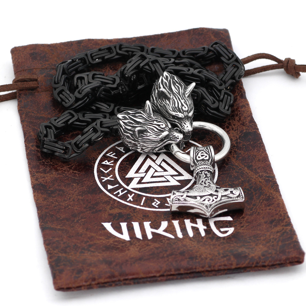 Collier Fenrir avec son pendentif Mjöllnir et sa pochette viking Collier Fenrir avec son pendentif Mjöllnir et sa pochette viking