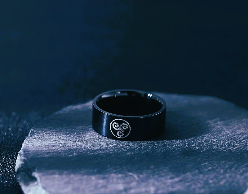 Bague celte Triskell noir Bague celte Triskell noir