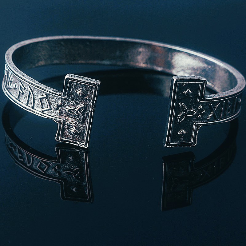 Bracelet viking runes incantatoires Triquetra acier Bracelet viking runes incantatoires Triquetra acier