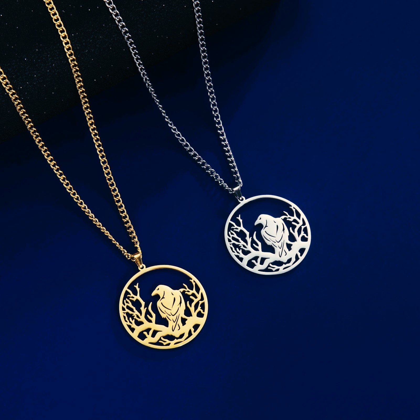 Colliers vikings Huginn et Yggdrasil or argent Colliers vikings Huginn et Yggdrasil or argent