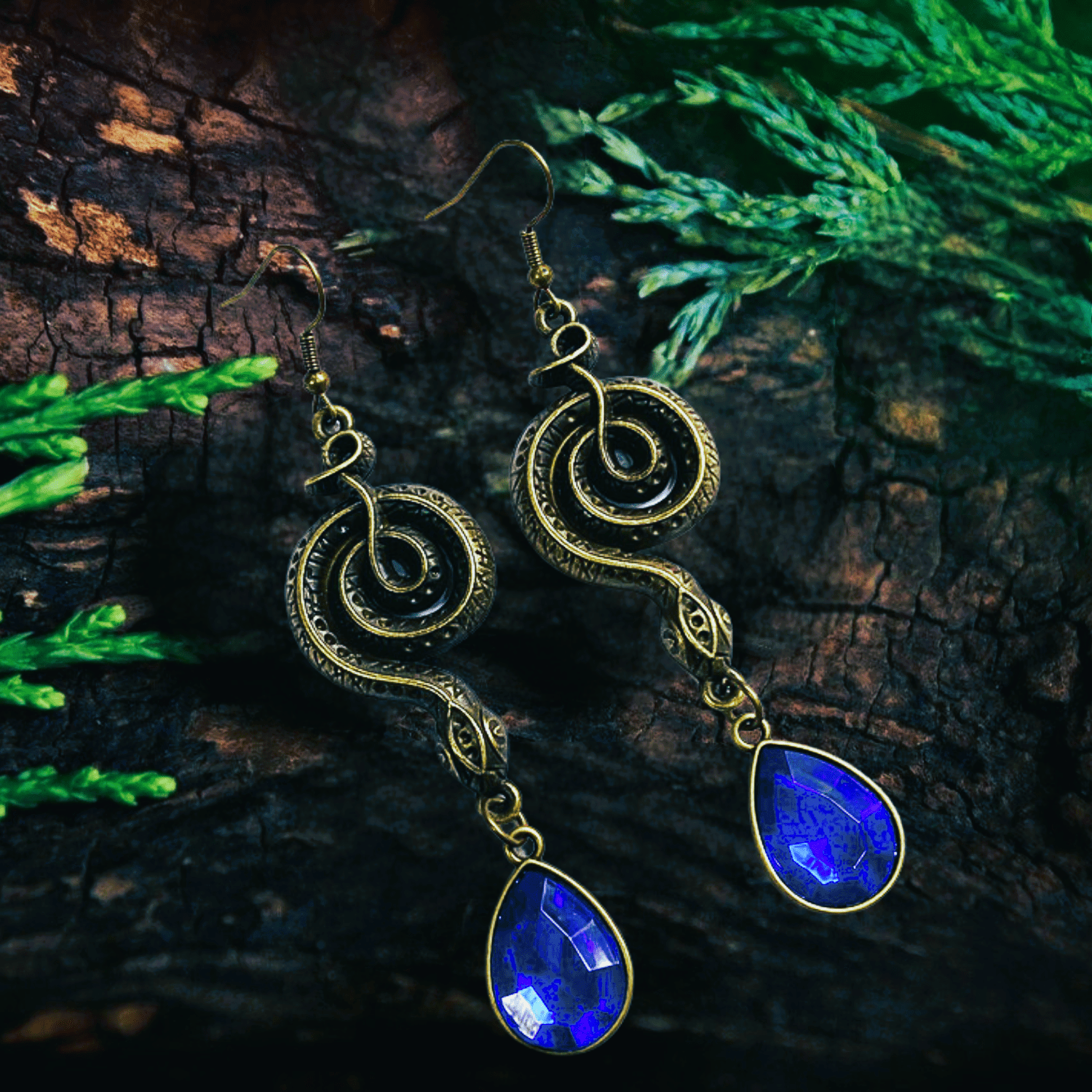 Pendants vikings l’éclat du serpent bleu Pendants vikings l’éclat du serpent bleu