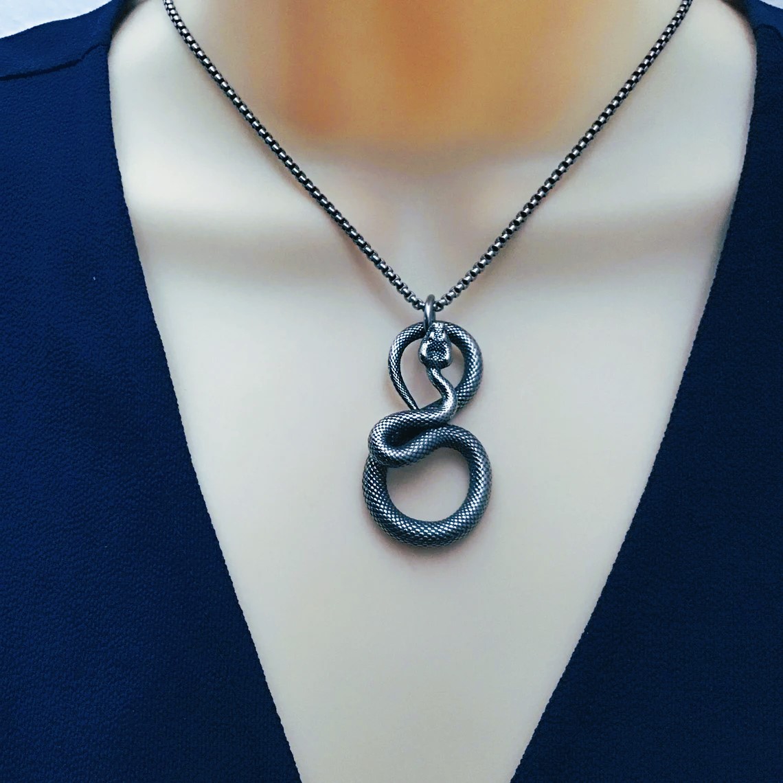 Amulette collier celtique serpent Amulette collier celtique serpent