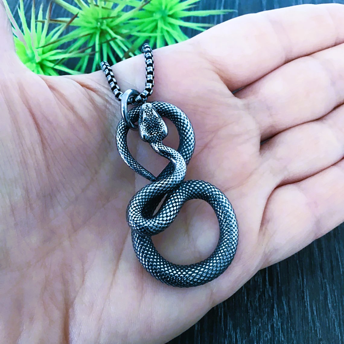Amulette pendentif celtique serpent Amulette pendentif celtique serpent