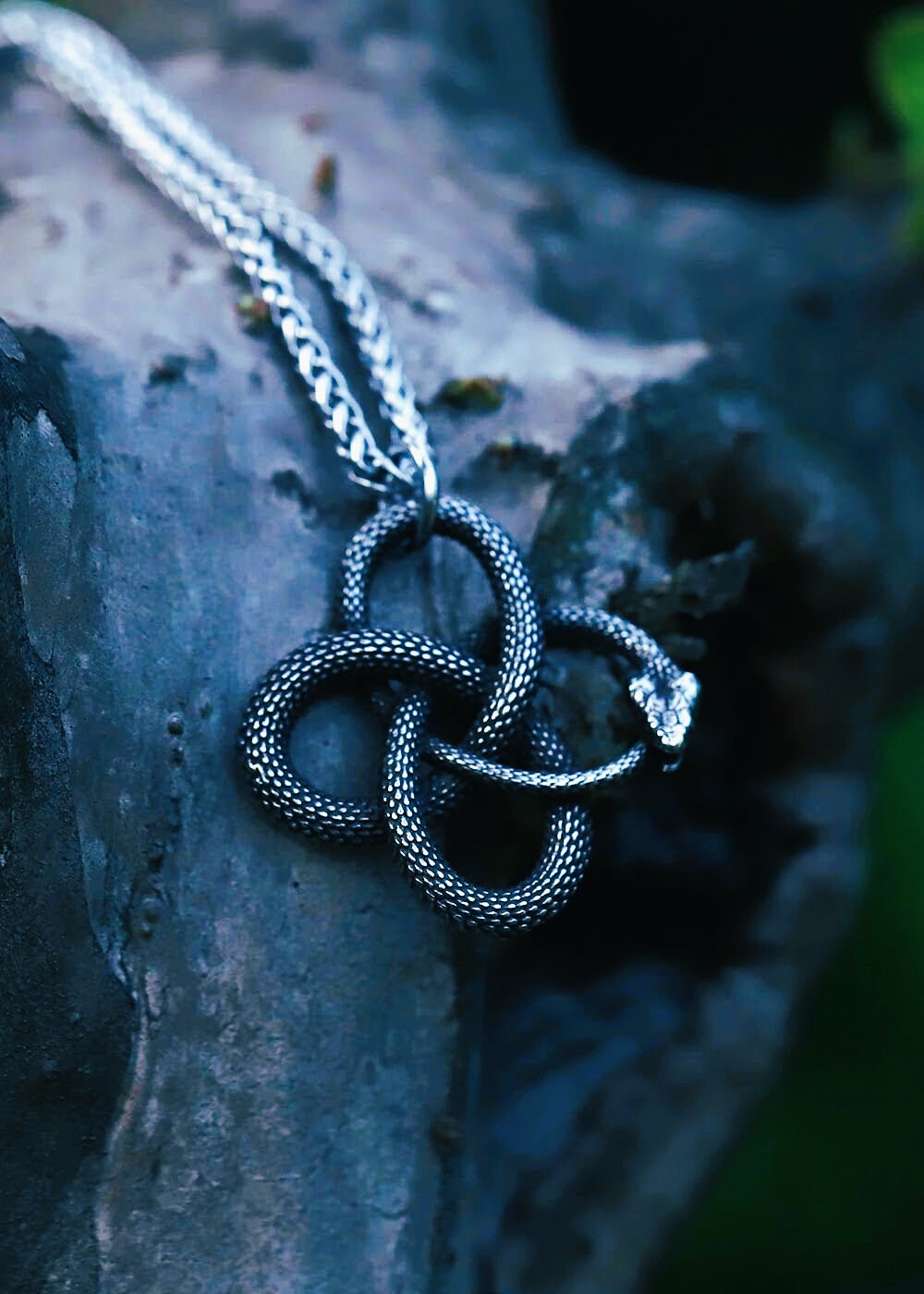 Amulette serpent noeud celtique Amulette serpent noeud celtique