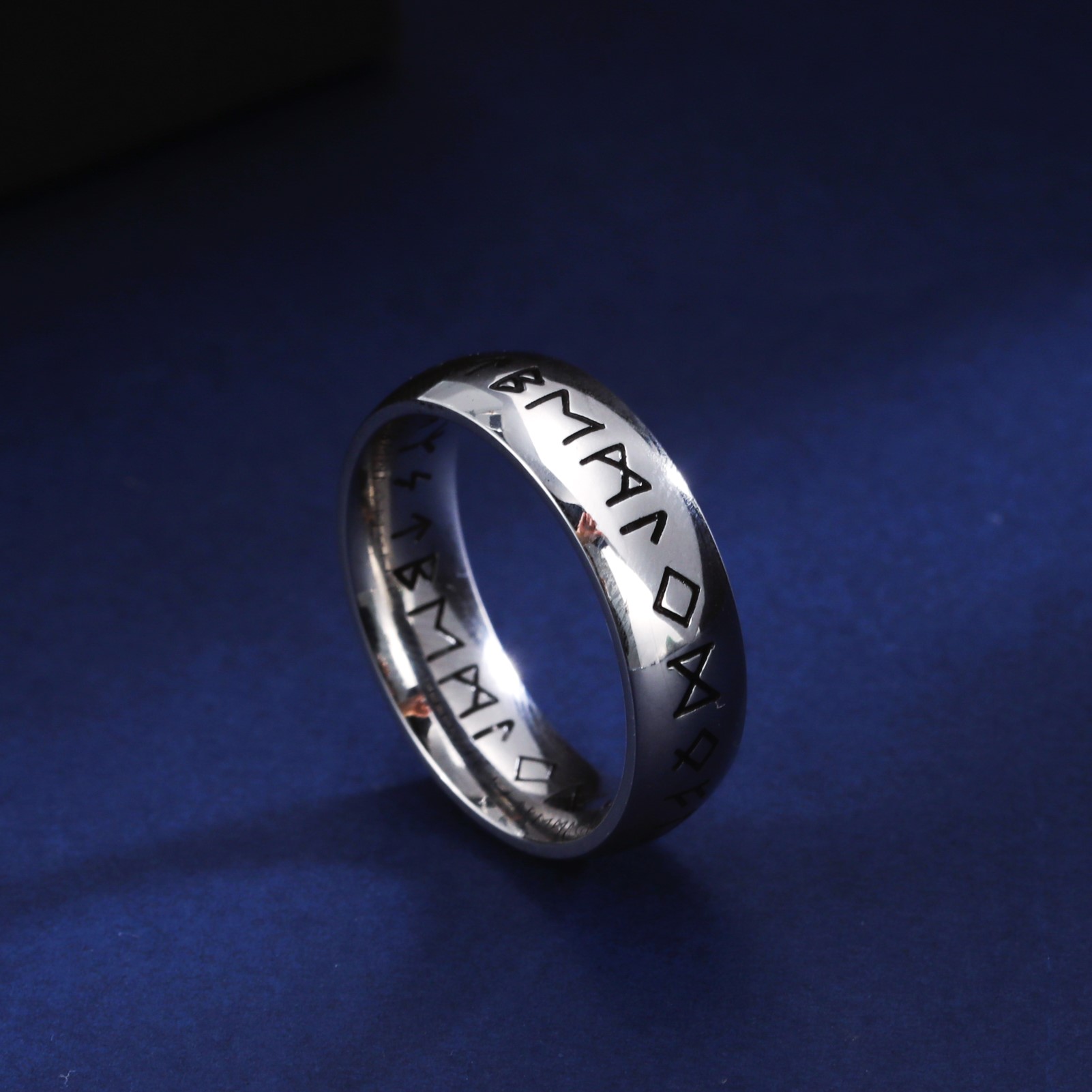 Anneau viking cercle runique argent Anneau viking cercle runique argent