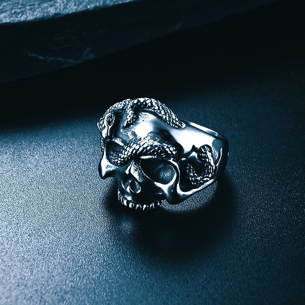 Bague viking crâne et serpent argent Bague viking crâne et serpent argent