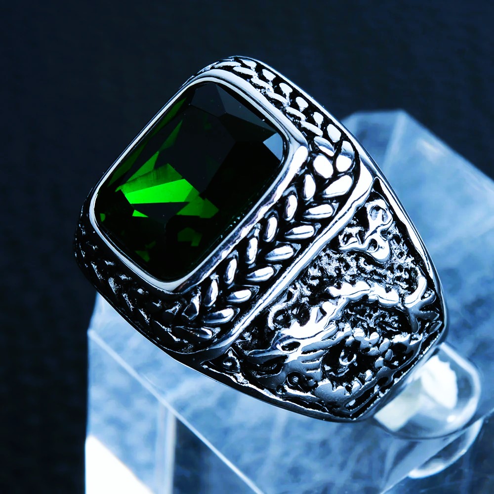 Bague viking dragon Ragnar argent vert émeraude Bague viking dragon Ragnar argent vert émeraude