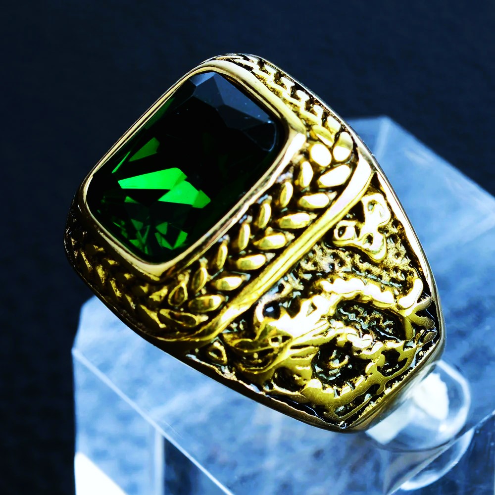 Bague viking dragon Ragnar or vert émeraude Bague viking dragon Ragnar or vert émeraude