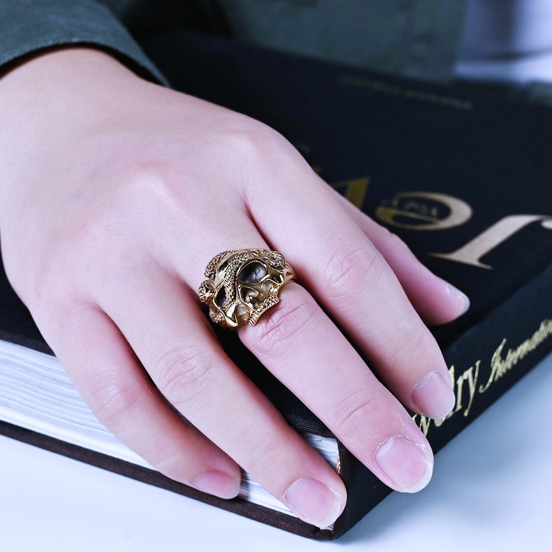 Bague viking nordique crâne et serpent Bague viking nordique crâne et serpent