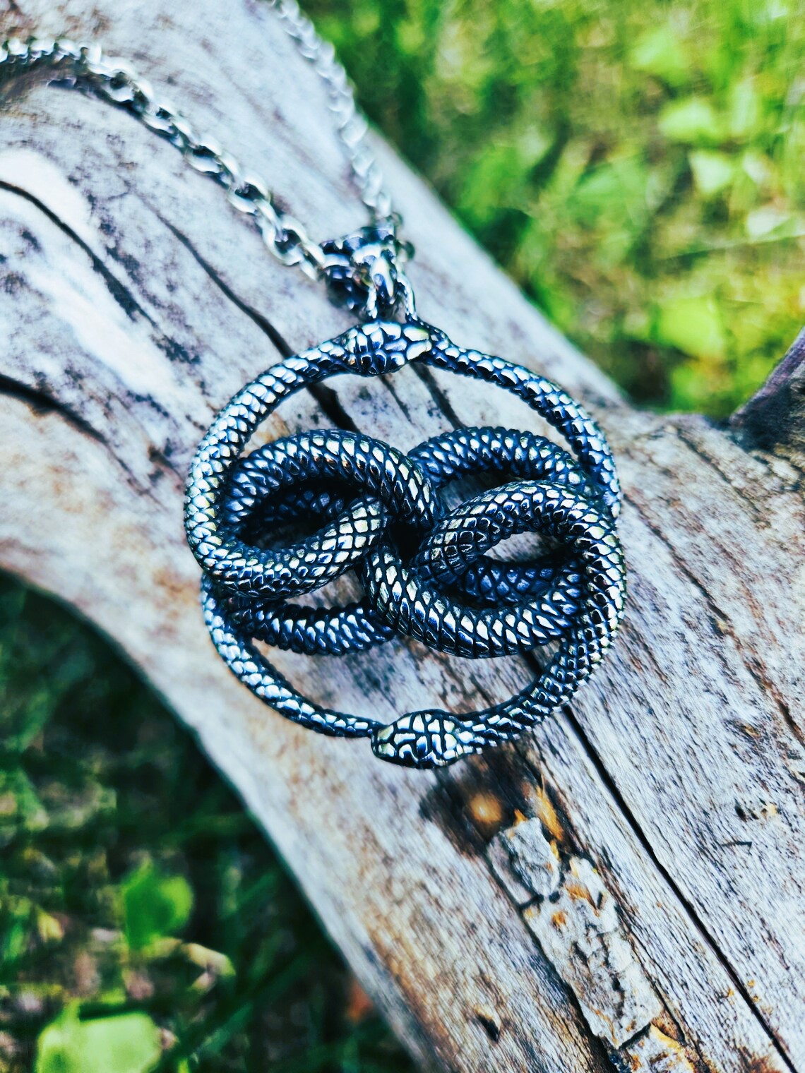 Collier celtique entrelacs serpent Triquetra Collier celtique entrelacs serpent Triquetra