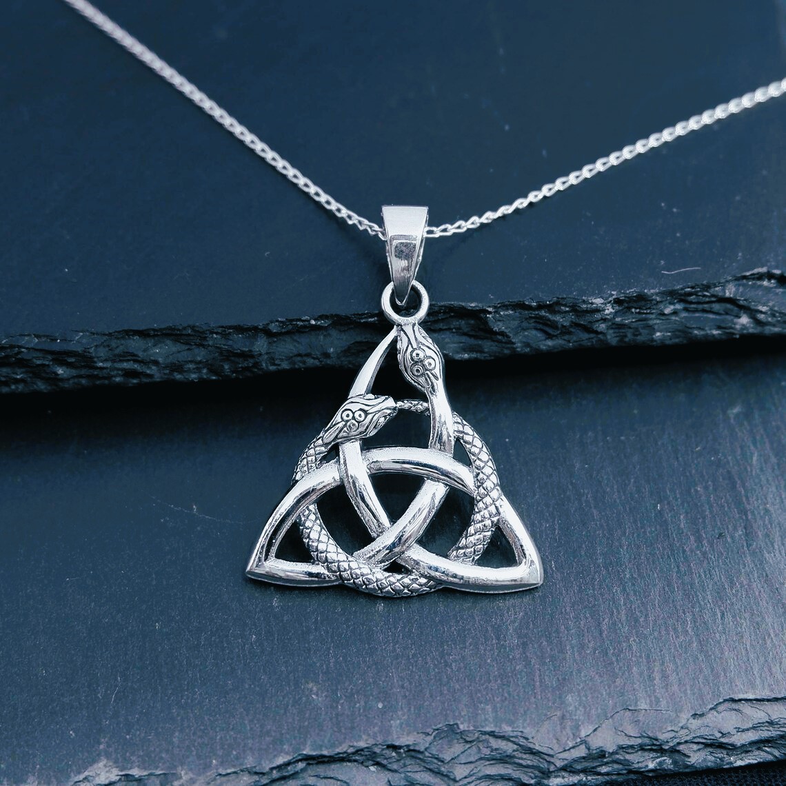 Collier celtique serpent Triquetra argent Collier celtique serpent Triquetra argent