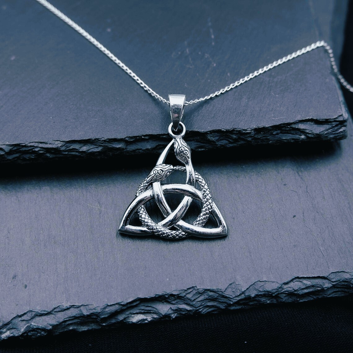 Collier celtique serpent Triquetra Jormungand Collier celtique serpent Triquetra Jormungand