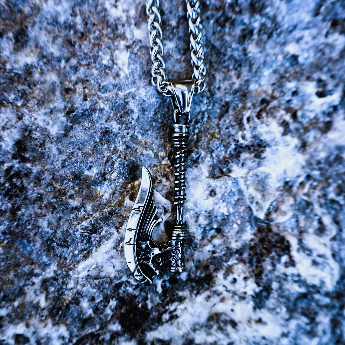Collier viking hache raid Collier viking hache raid