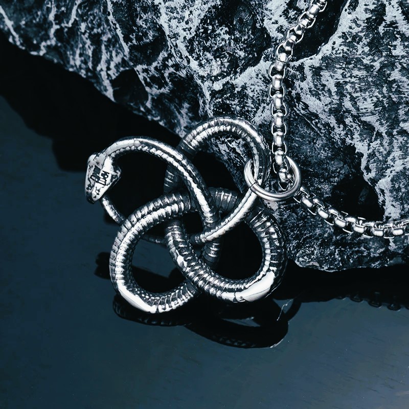 Pendentif collier celtique nordique entrelacs serpent Pendentif collier celtique nordique entrelacs serpent