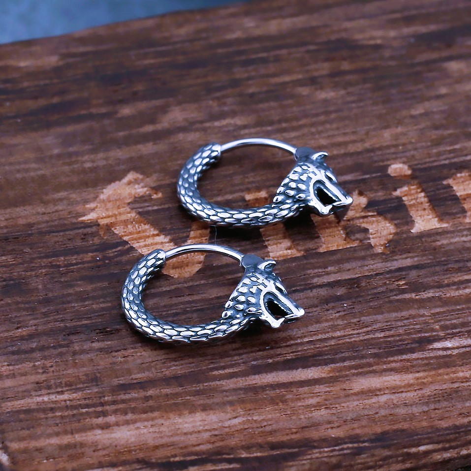 Clous d'oreilles vikings loup argent Clous d'oreilles vikings loup argent